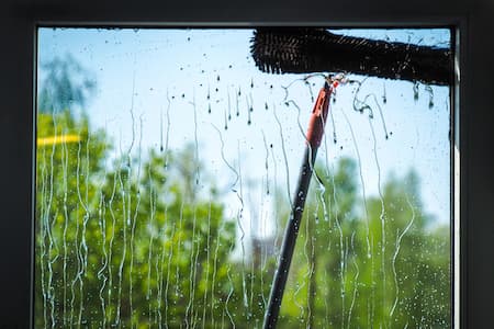 How Water-Fed Pole Window Cleaning Reduces Risk on Commercial Jobs